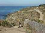 Prefailles : chemin bordant la plage - Niodie nous montrant le chemin du retour